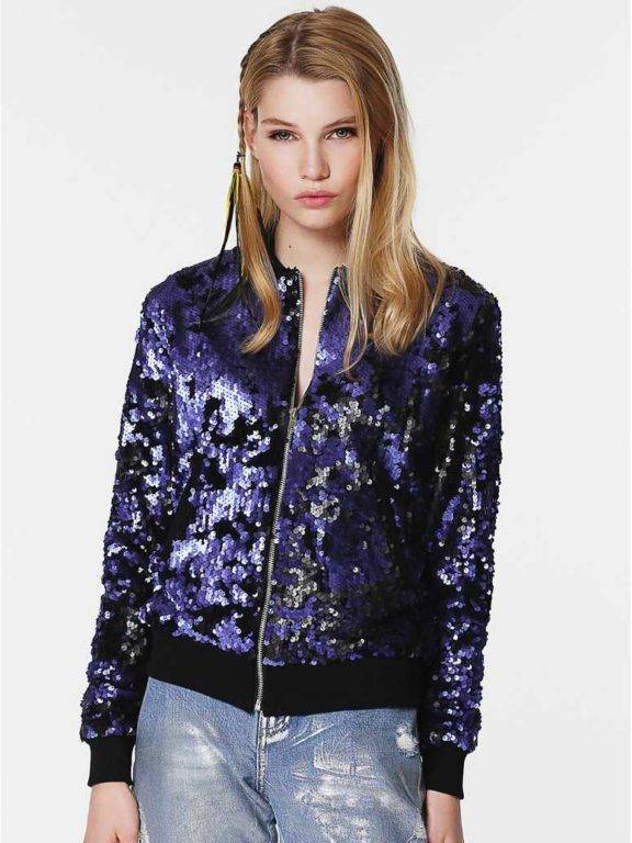 Как и с чем носить пайетки: бомбер с пайетками