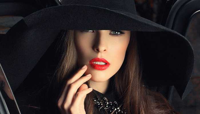 Как носить шляпу с широкими полями, чтобы выглядеть модно