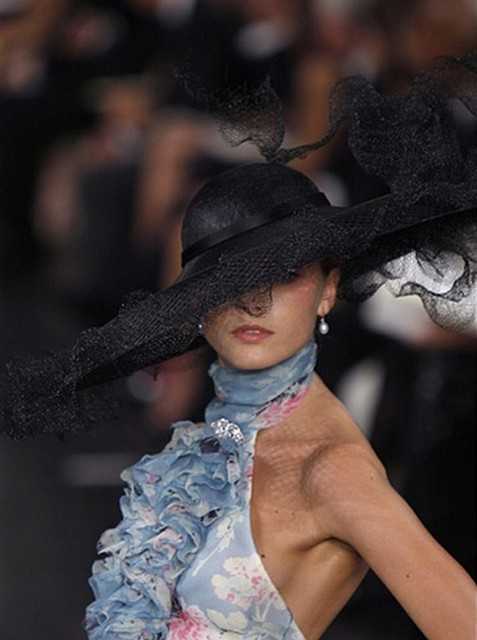 Как носить красивую шляпу с широкими полями