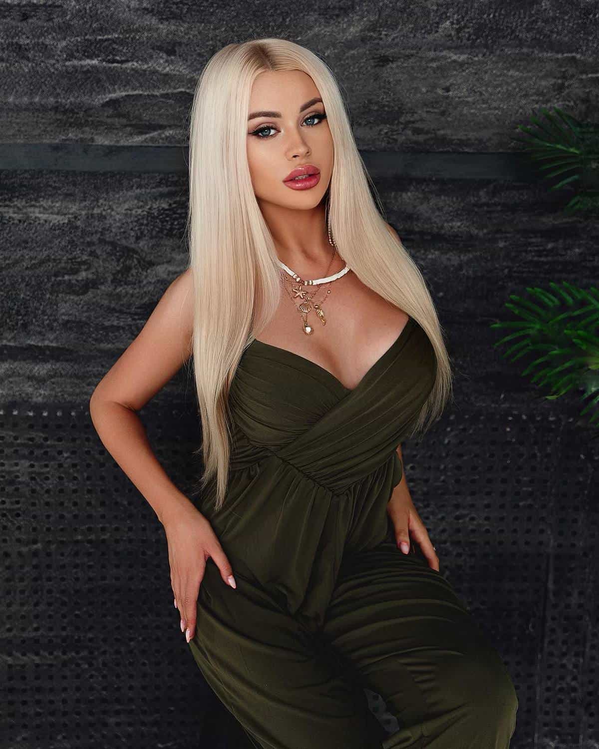 женский комбинезон для торжественных вечеров