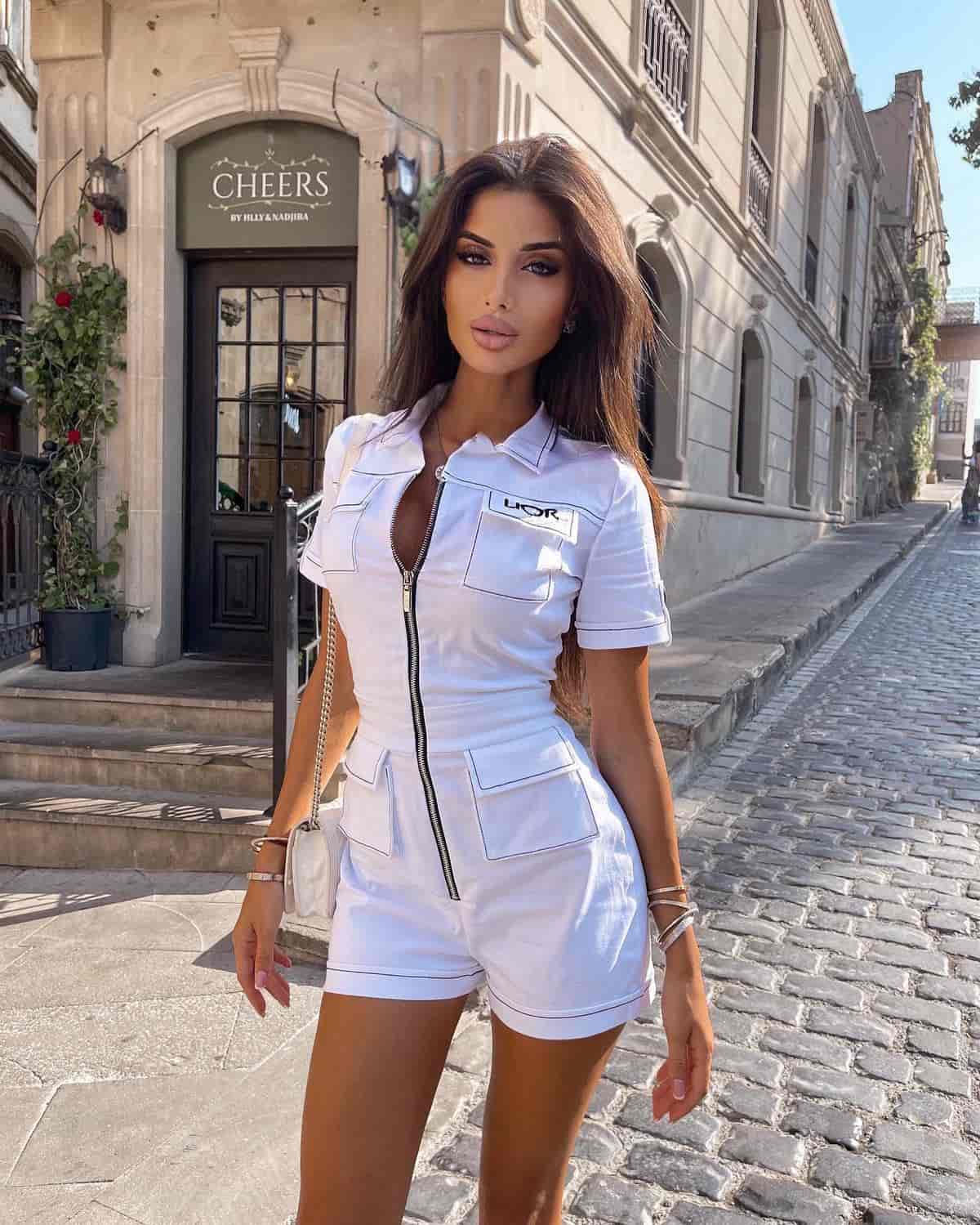 стильный комбинезон с шортами